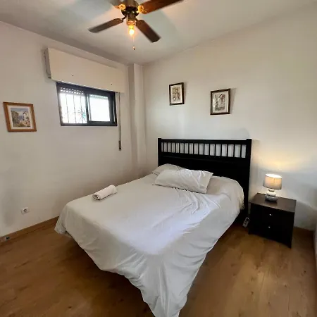 Homeaway - Cozy, Central & 1min From Beach